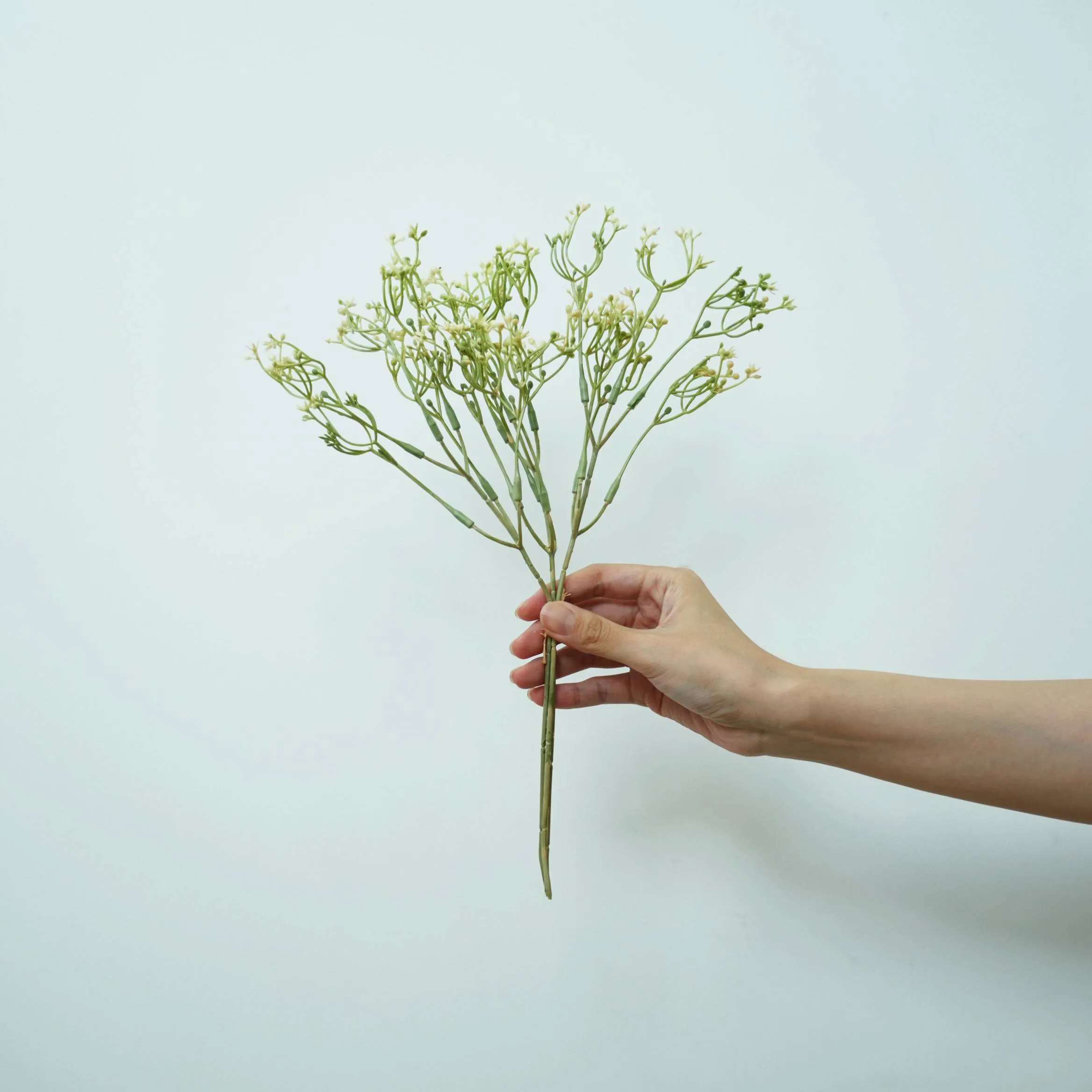 The application of artificial flower wedding bouquet